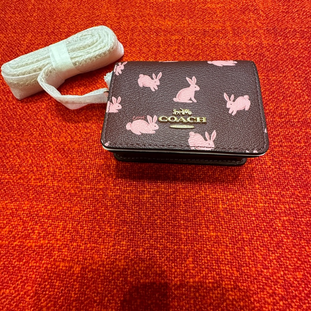❤️❤️❤️❤️NWT Coach mini bag/wallet on chain/Rabbit/bunny print2023❤️❤️ - Picture 5 of 8